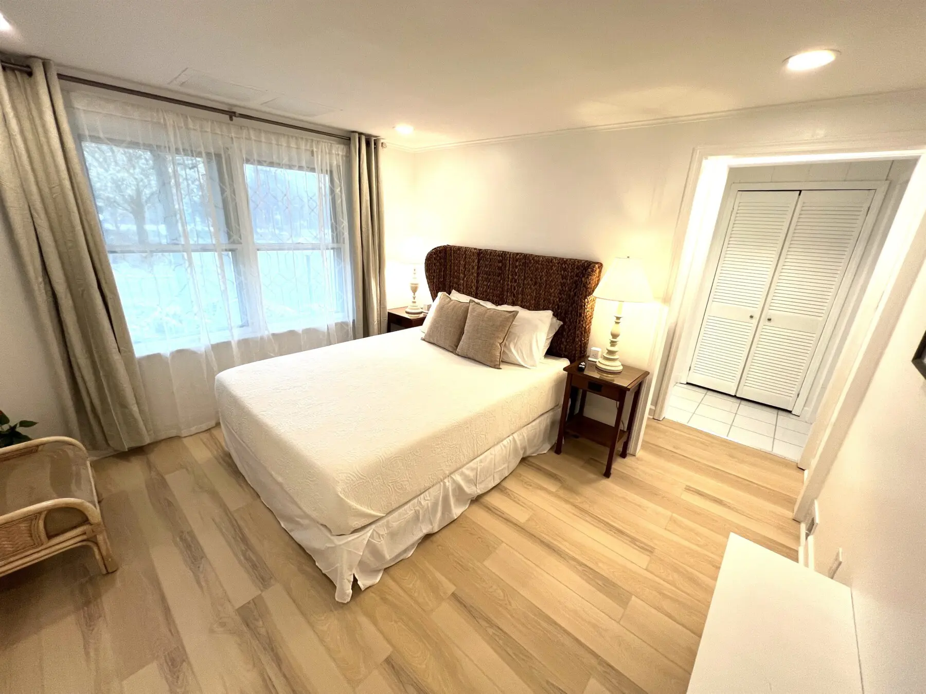 white sand room