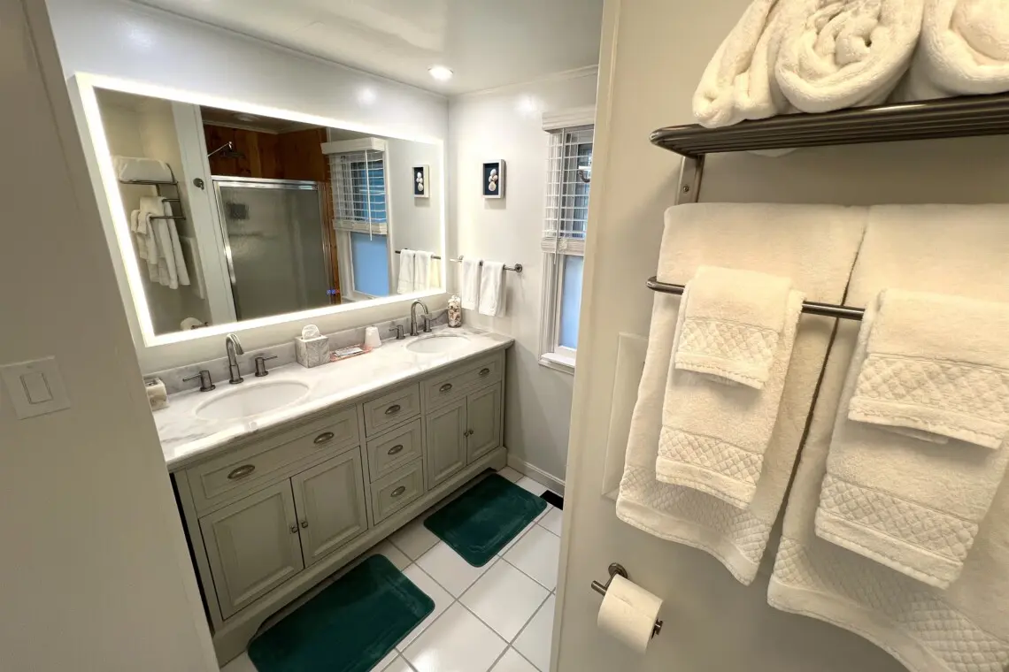 236857881e3e4bfdb8908d80bd39b4e6 LargeOriginal.jpg