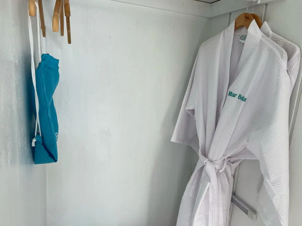 586ba8e7aee944f8801f7cf1e6b58ec2 LargeOriginal.jpg