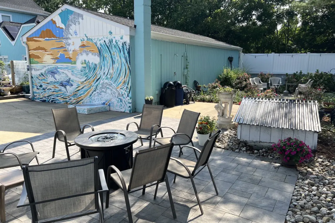 8737988134b04851aac8127a0aab3e12 LargeOriginal.jpg